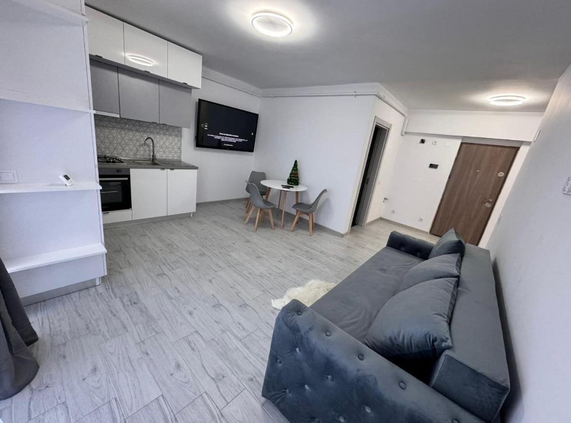 Luxy Apartment Craiova Exterior photo